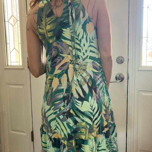 Very stretchy tropical print pull on shift dress. Ties in back. Size S - Picture 3 of 6